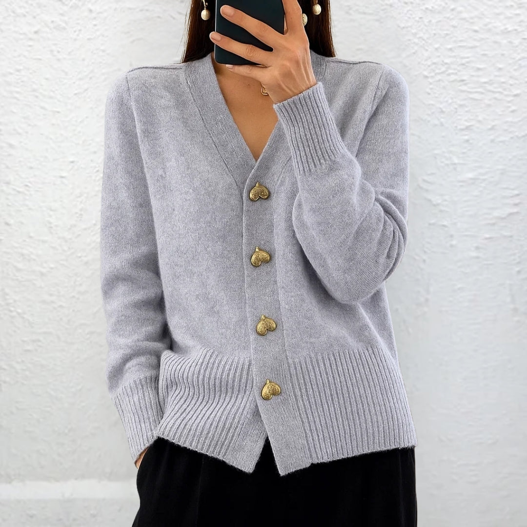 リディア™ | ハートボタン付きエレガントセーター