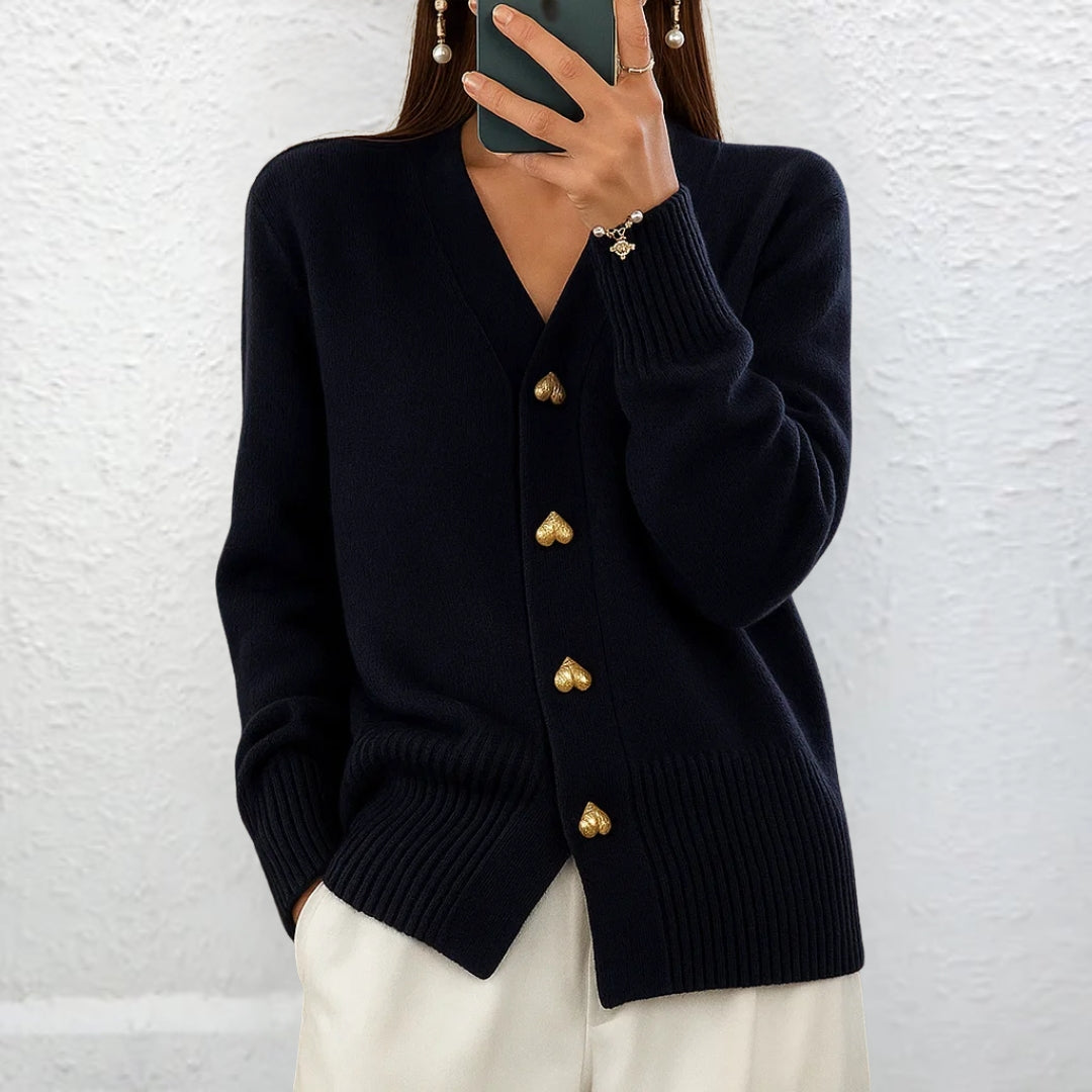 リディア™ | ハートボタン付きエレガントセーター