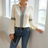 ペトラ™ | Vネックのレースブラウス