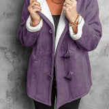 暖かくスタイリッシュなフード付きジャケット