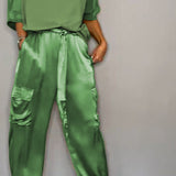 エミー – スタイリッシュなカジュアルサテンセット