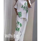 カジュアルなTシャツとパンツの2点セット（女性用）